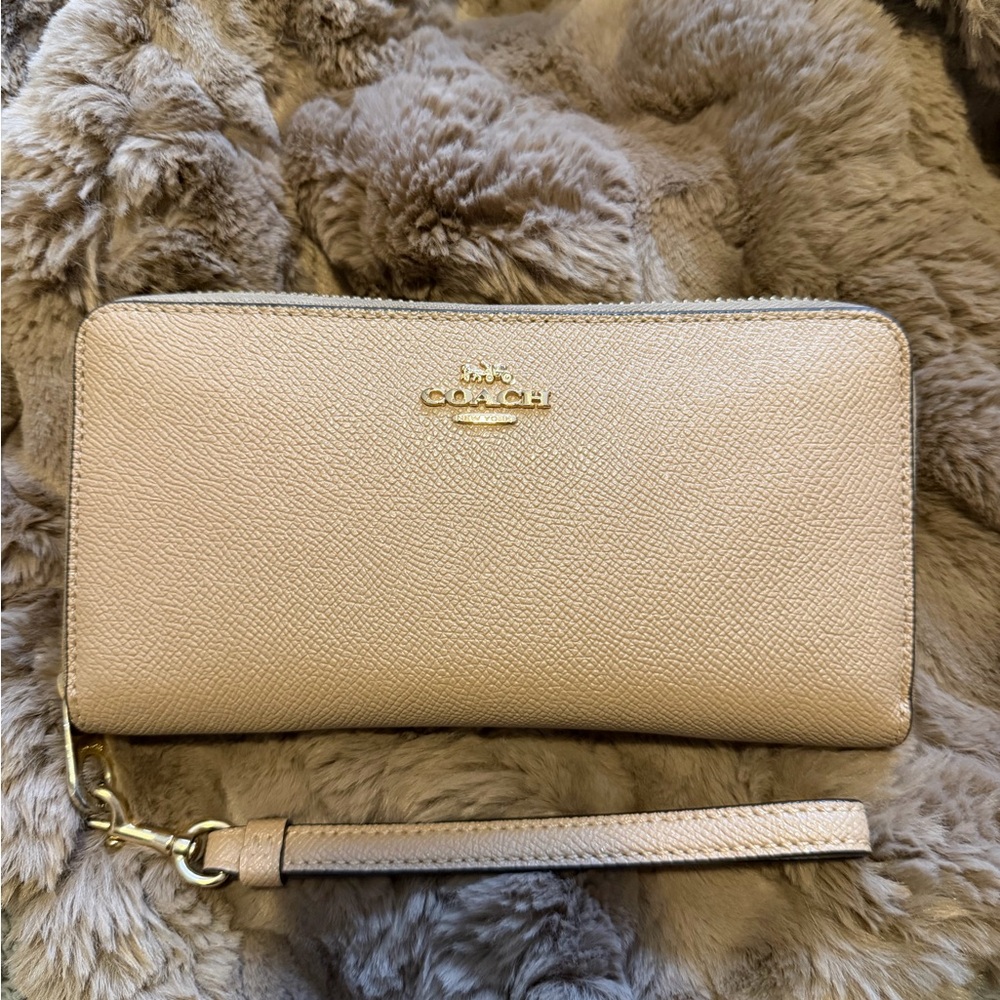 Coach Beige Leather Wristlet Wallet